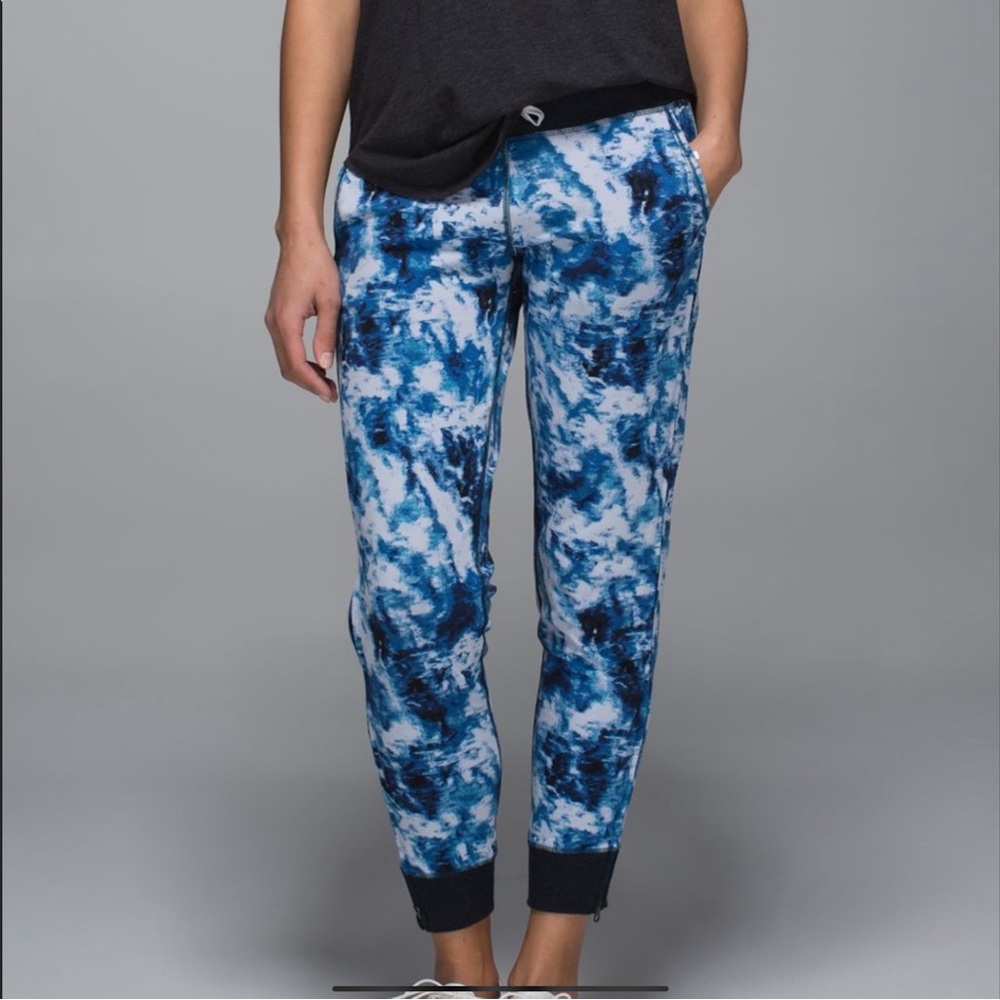 EUC LULULEMON ATHELTICA No Sweat Pants Joggers Blue Tie Dye Zipper Legs Size 8